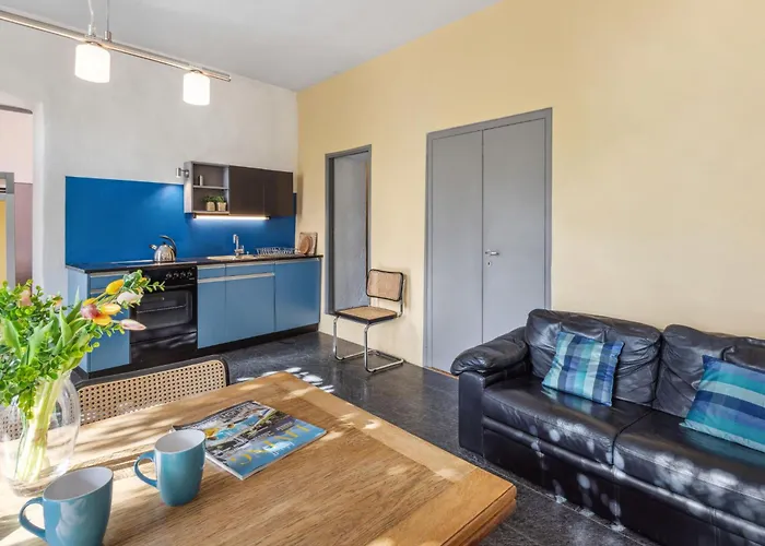 Egner- Apt-steintisch By Interhome شقة